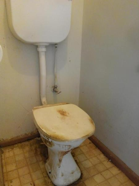 Ken Xu Wu - Bathroom Cleaning before