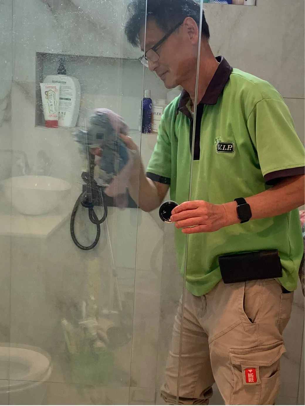 Peter & Sophie Xie - Bathroom Cleaning
