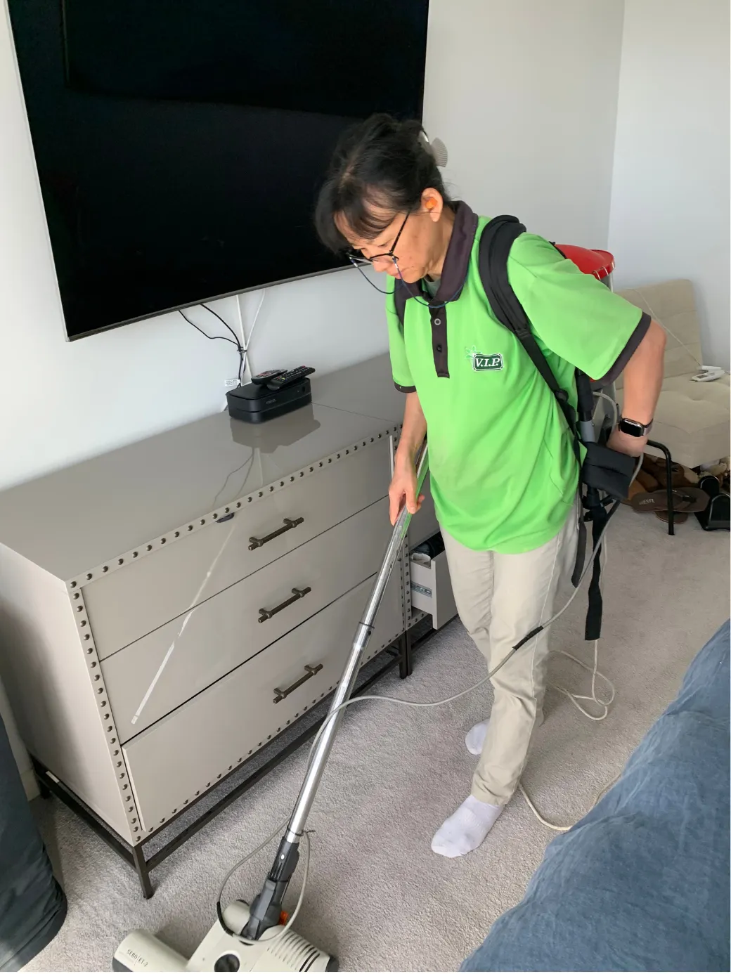 Peter & Sophie Xie - Vacuuming