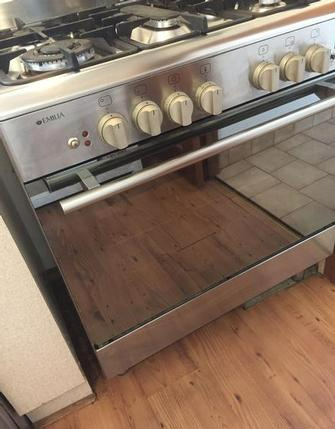 Peter and Lynette Last - OVEN CLEANING