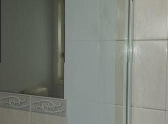 Vicki & Mike - Shower - after clean